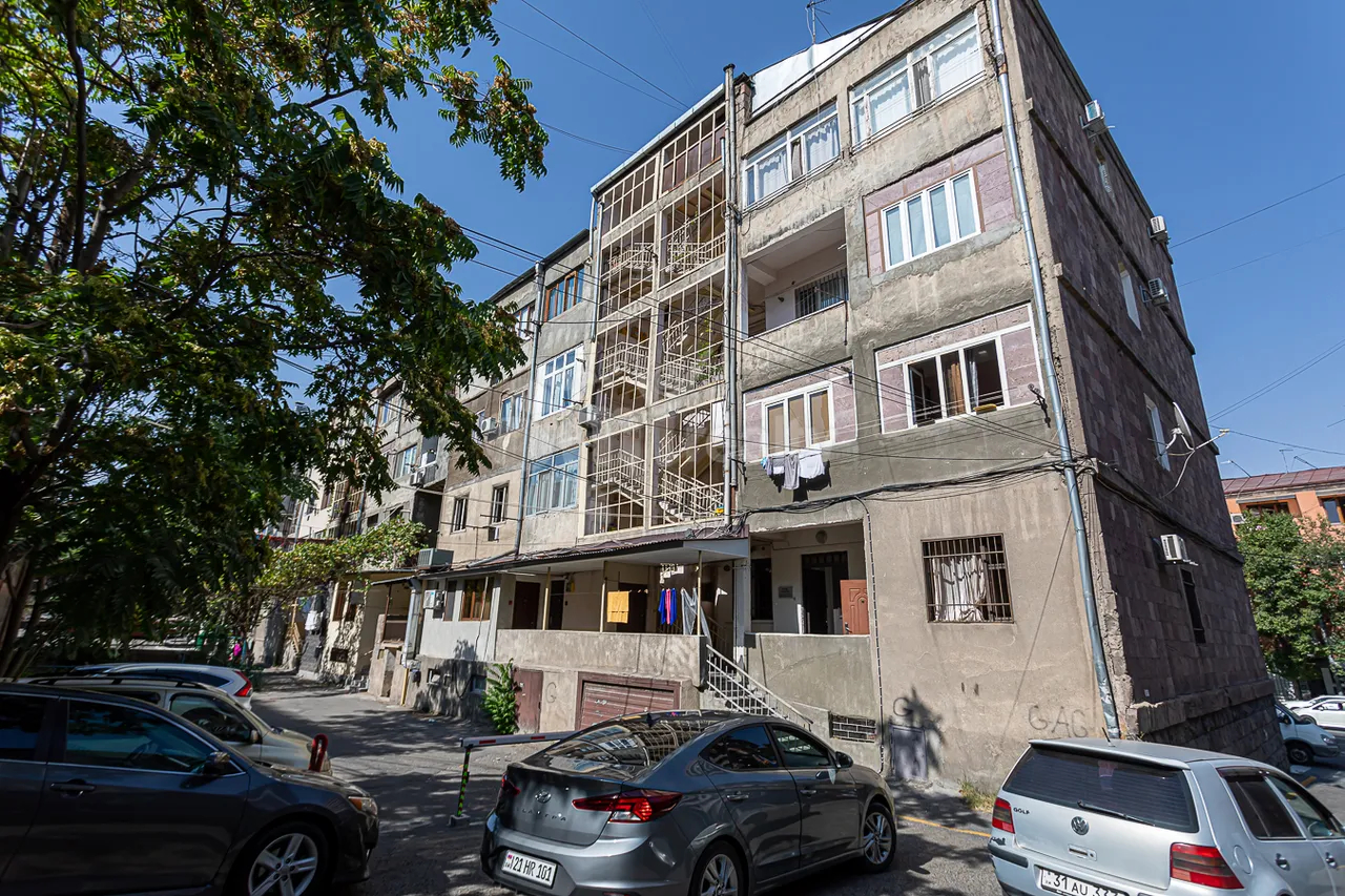 3 սենյականոց բնակարան  Պարոնյան փող, Կենտրոն Երևան, 157421