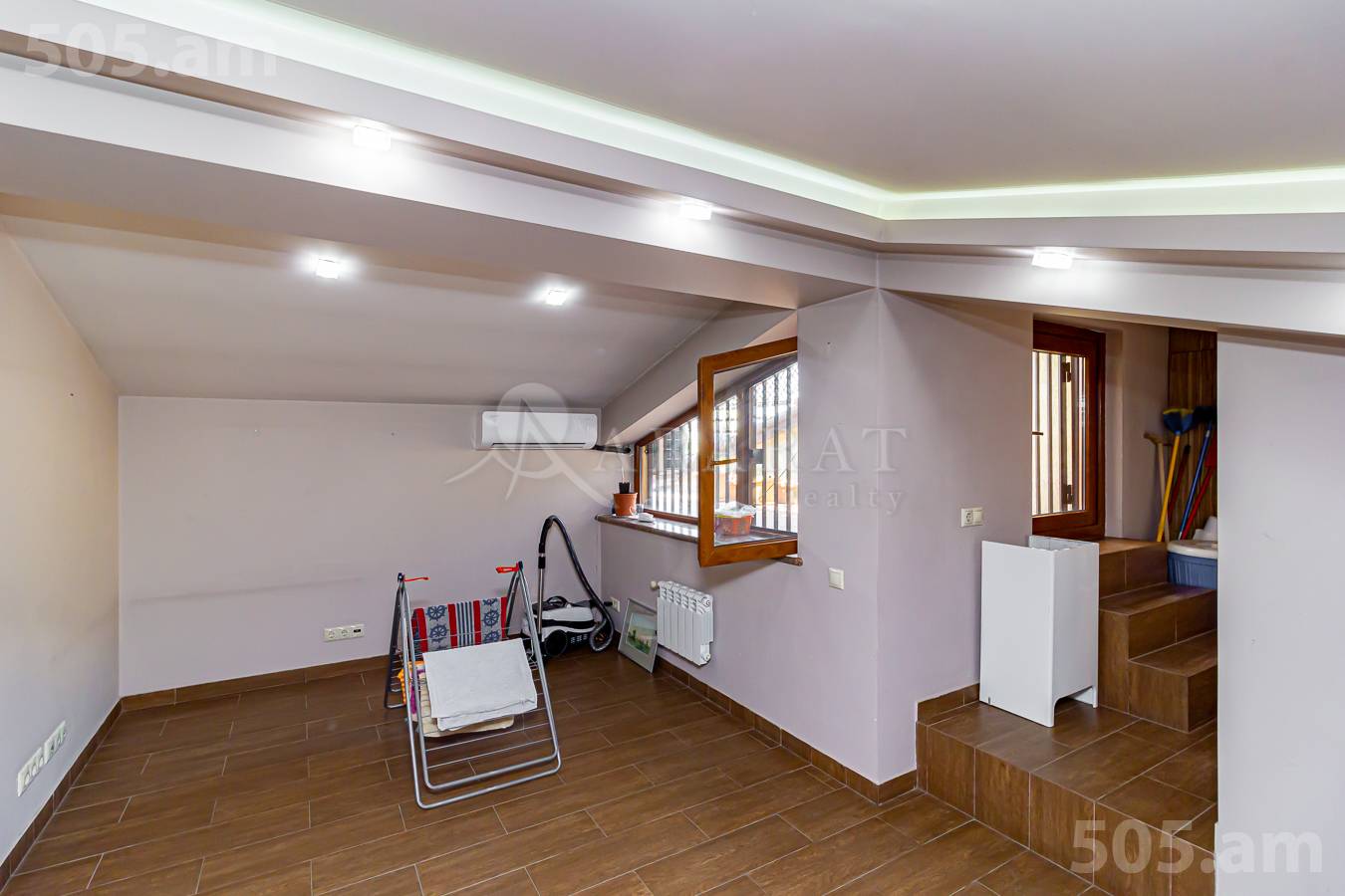 6 սենյականոց բնակարան  Ծարավ Աղբյուրի փող., Ավան Երևան, 152079