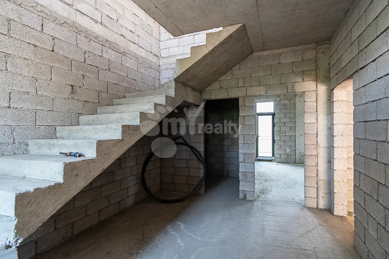 House for sale կառուցապատողից M. Mashtots st., Arinj Kotajk, 160484