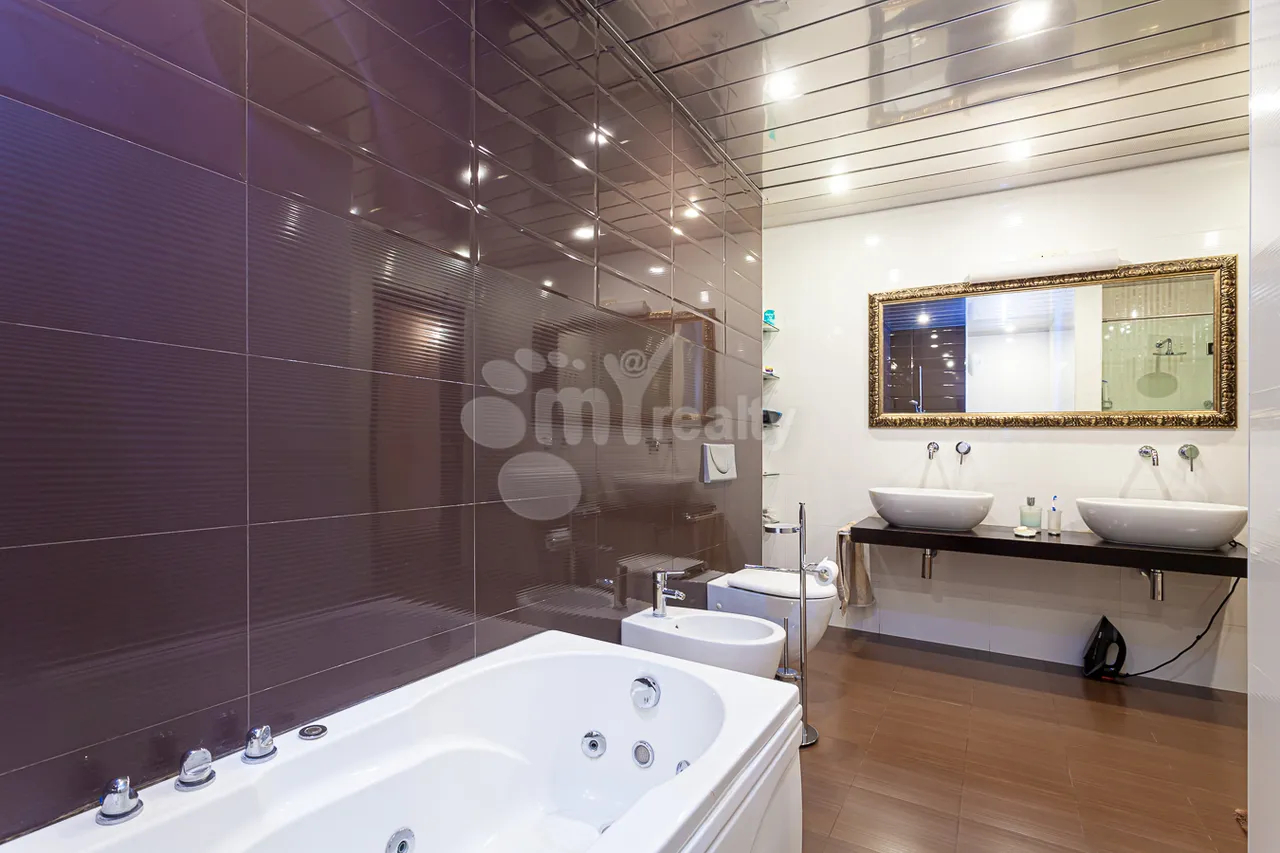 4 bedroom apartment for sale D. Demirchyan St, Center Yerevan, 161661