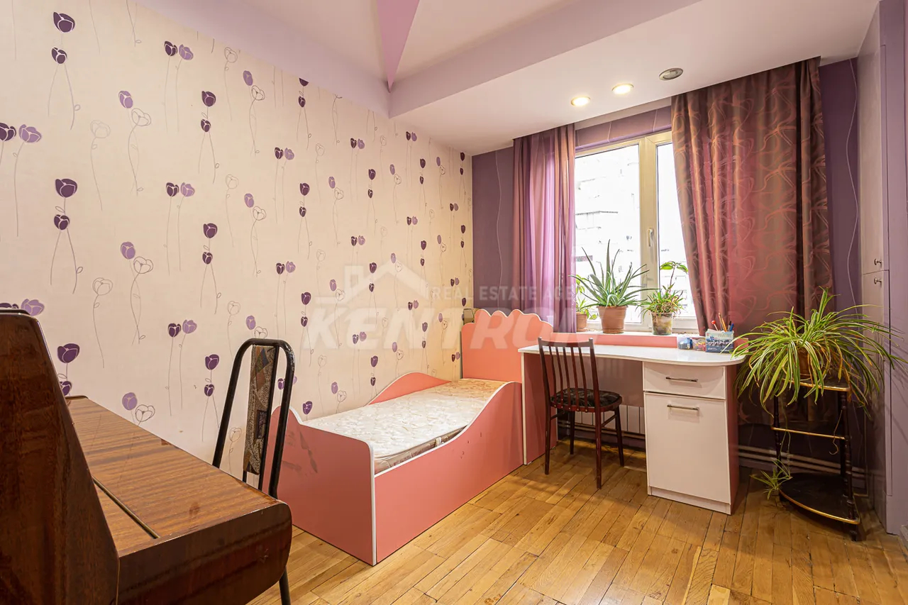 3 bedroom apartment for sale E. Qochar St, Center Yerevan, 157682