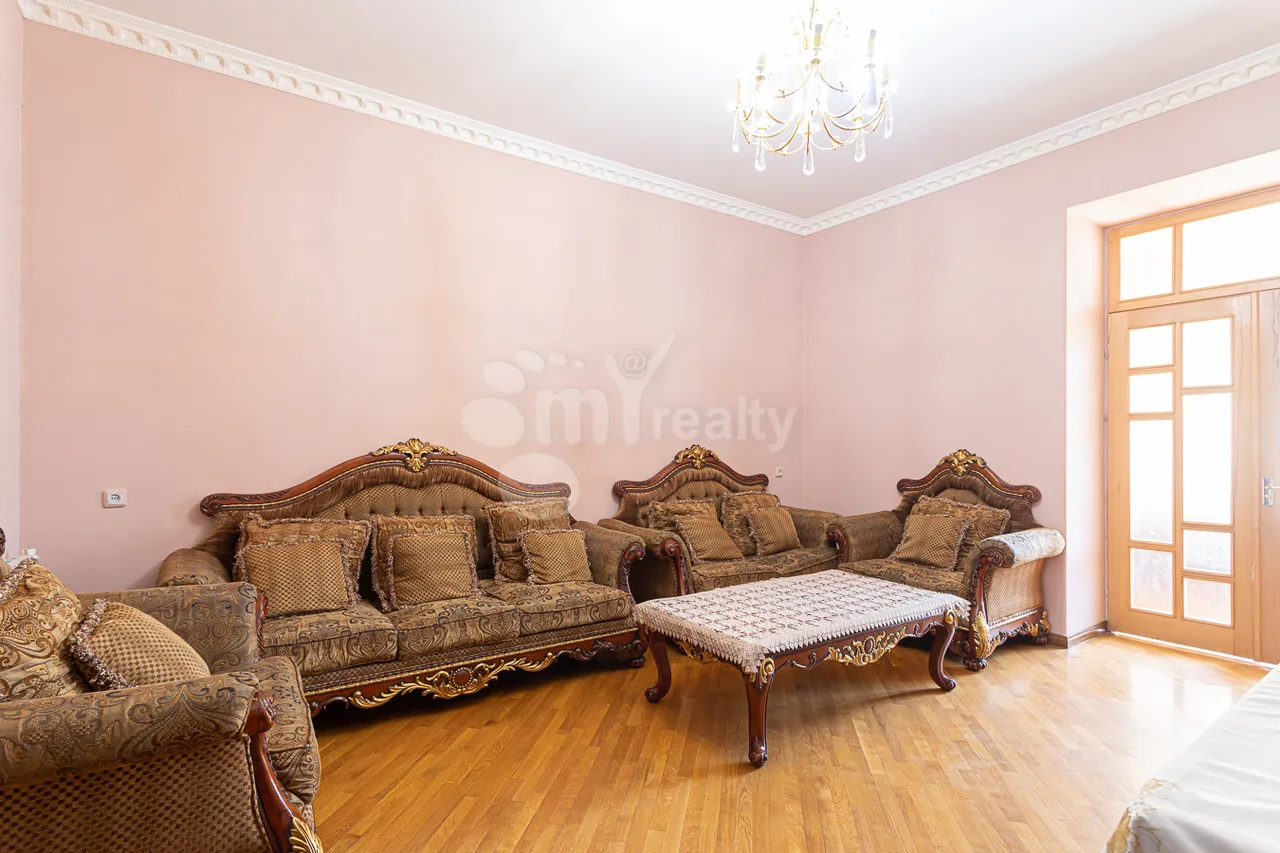 3 bedroom apartment for sale خیابان کیِفیان, عربگیر ایروان, 157468