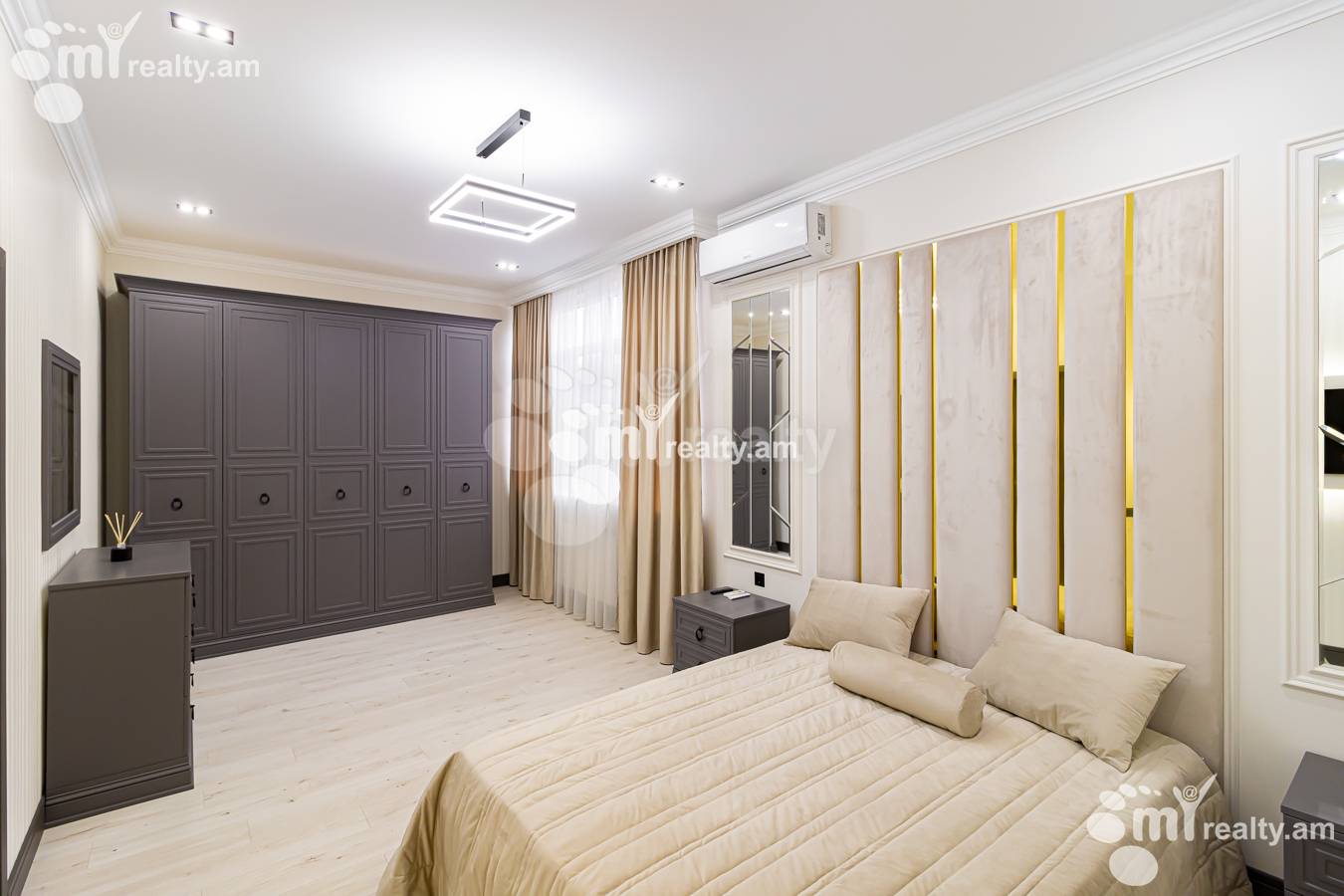 2 սենյականոց բնակարան  Հանրապետության փող, Կենտրոն Երևան, 153766