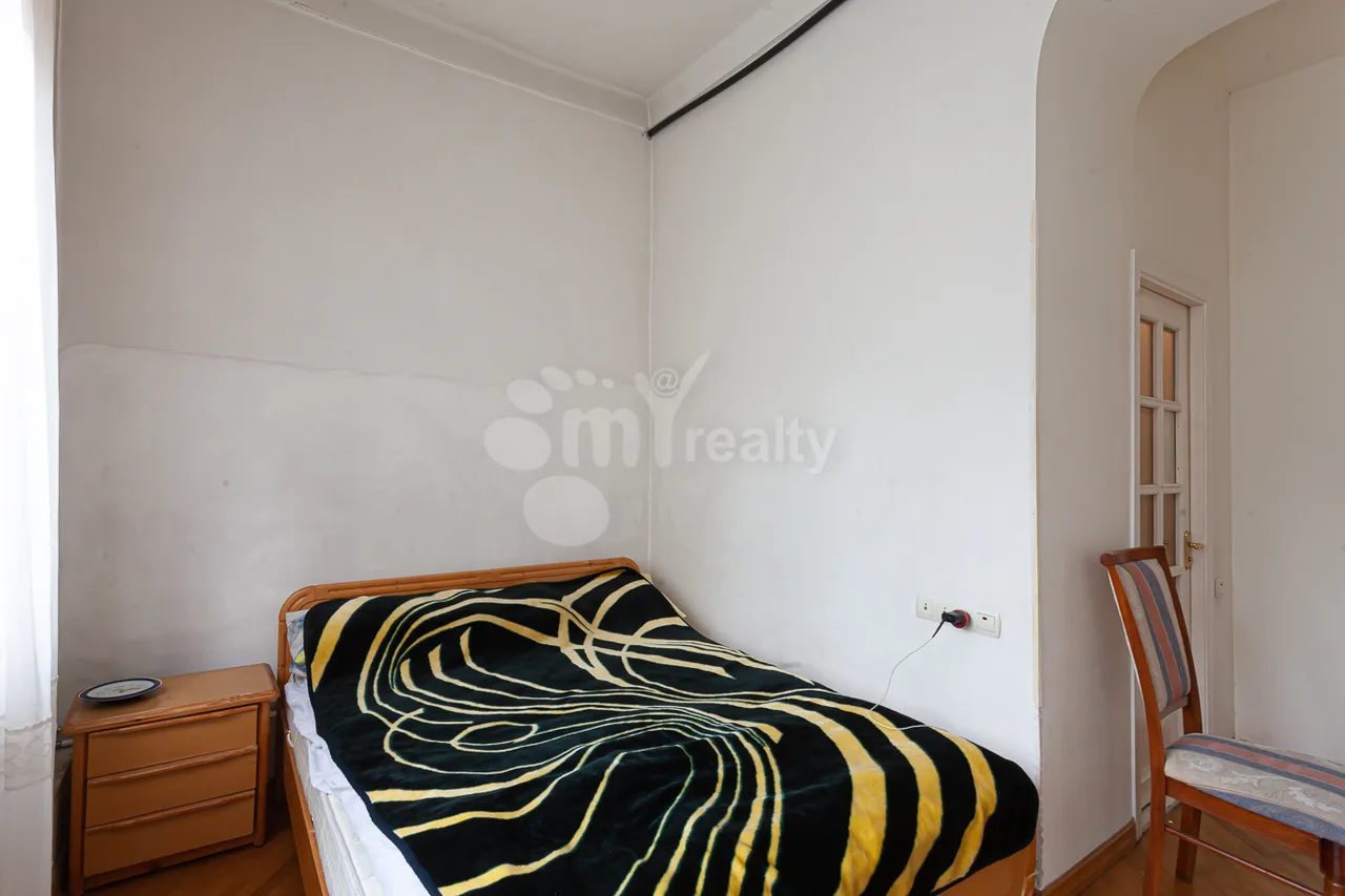 3 bedroom apartment for sale Mashtots Ave, Center Yerevan, 159983