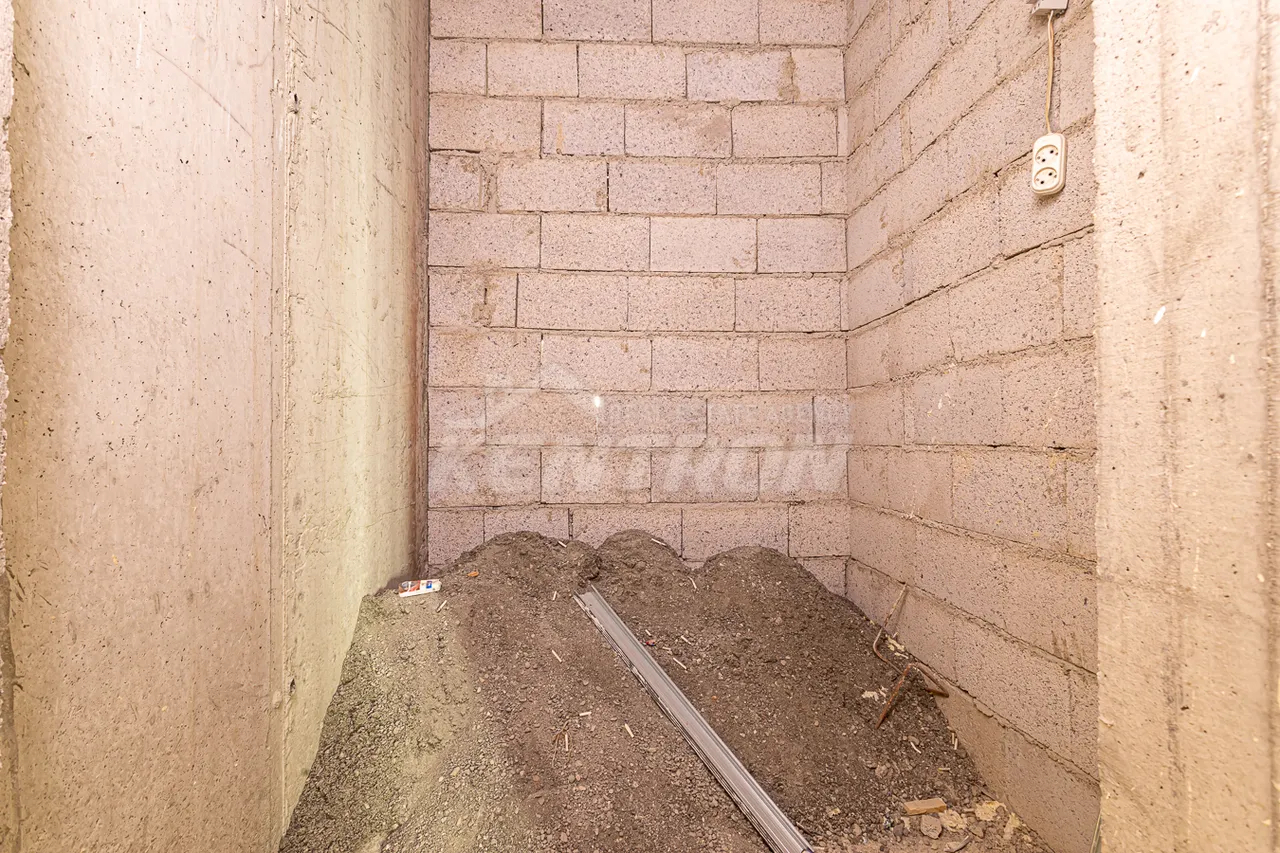 4 bedroom apartment for sale خیابان لئونید اغالدیان, مرکز شهر ایروان, 157990