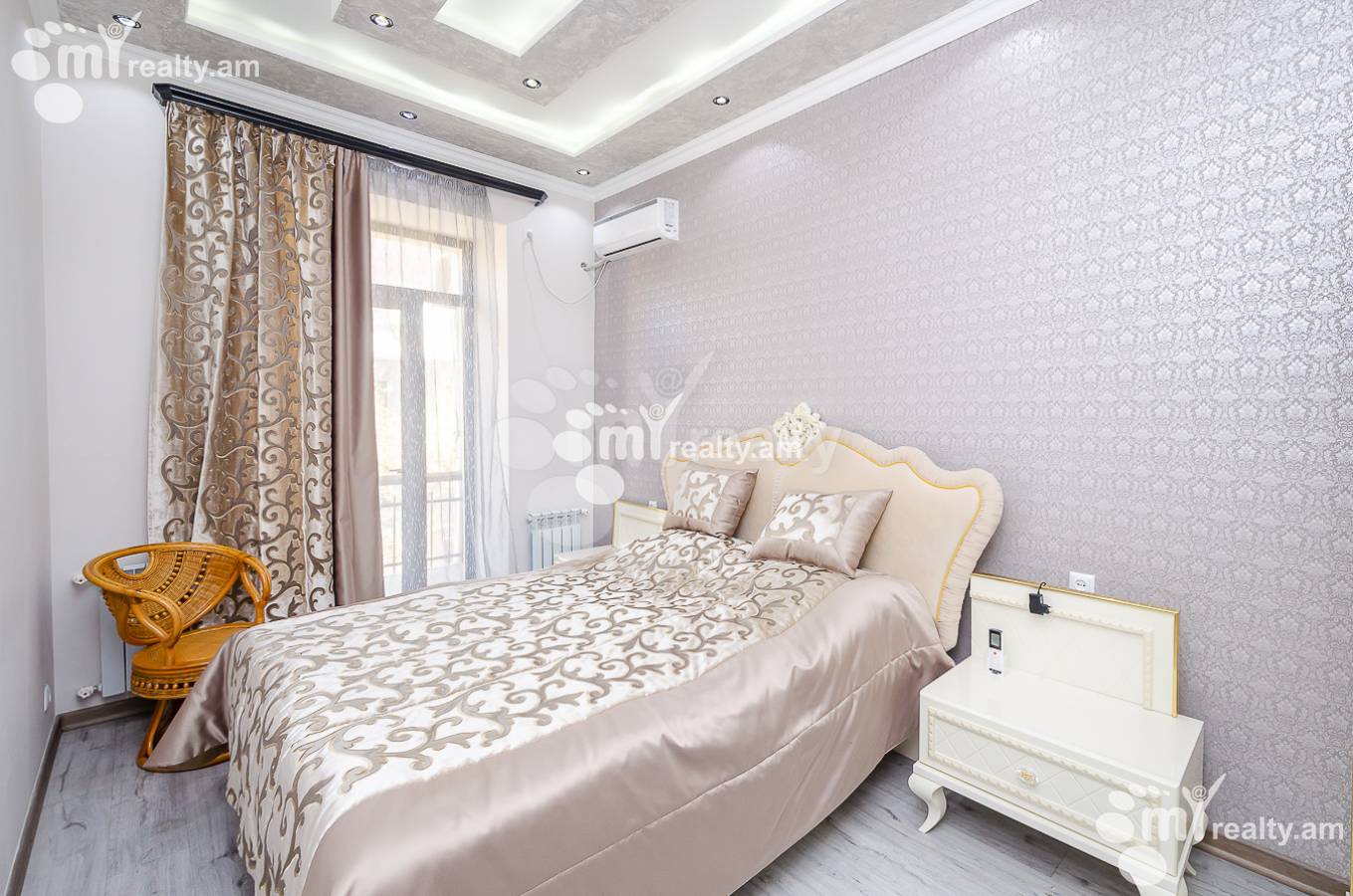 3 bedroom apartment for sale خیابان قازار پارپِتسی, مرکز شهر ایروان, 151956