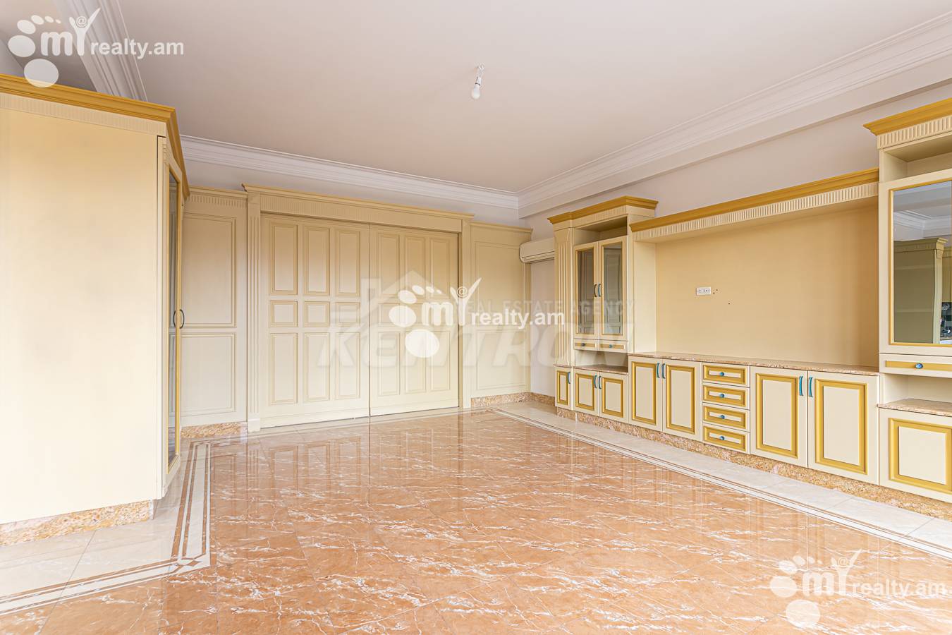 3 bedroom apartment for sale خیابان واردانانتس, مرکز شهر ایروان, 156881