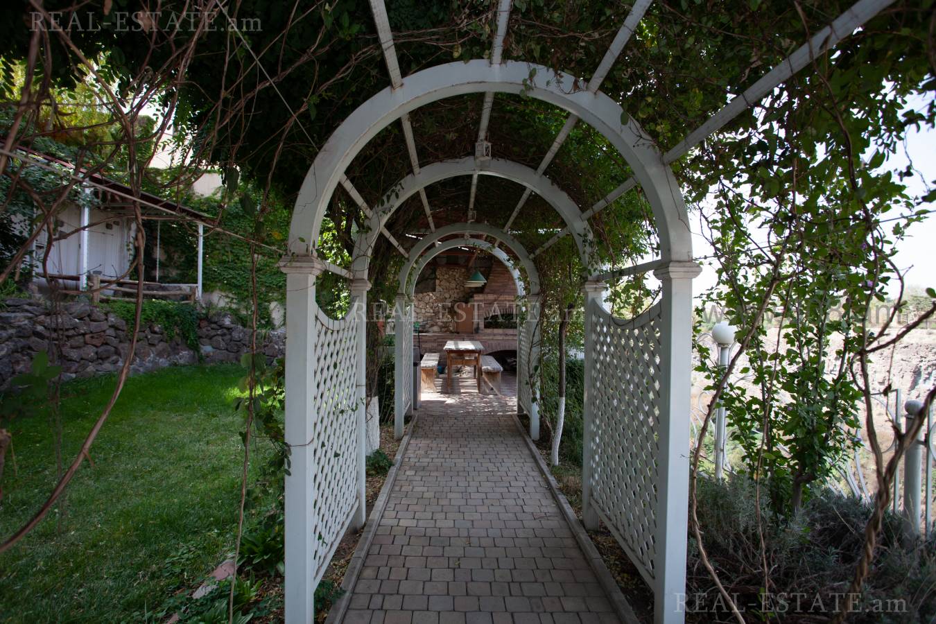 House for sale Hovsep Emin St, Arabkir Yerevan, 125145