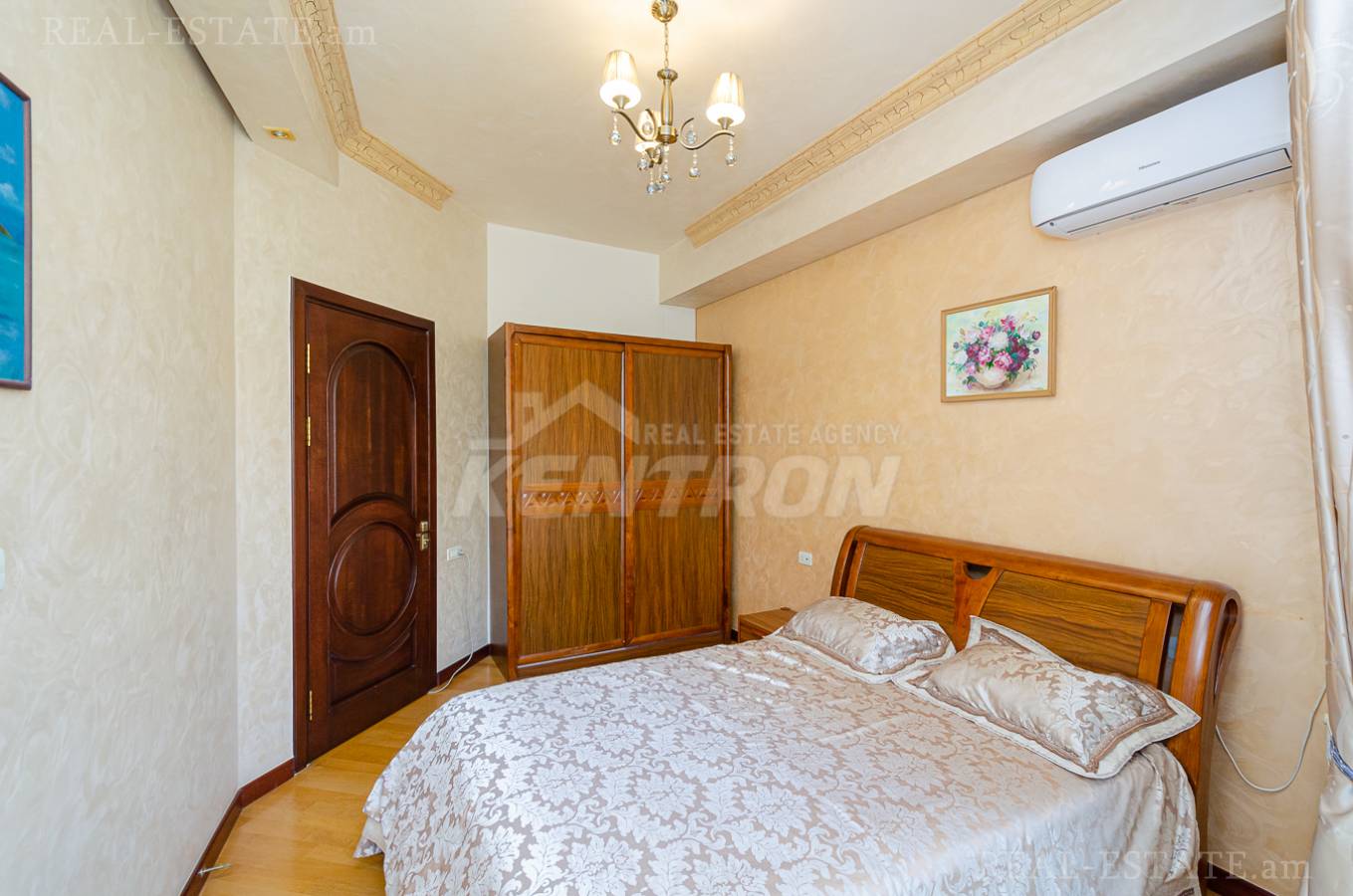 5 սենյականոց բնակարան  Հանրապետության փող, Կենտրոն Երևան, 137953