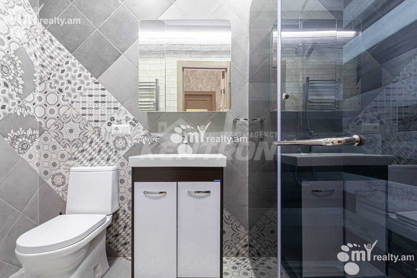 3 սենյականոց բնակարան  Մաշտոցի պող, Կենտրոն Երևան, 155939