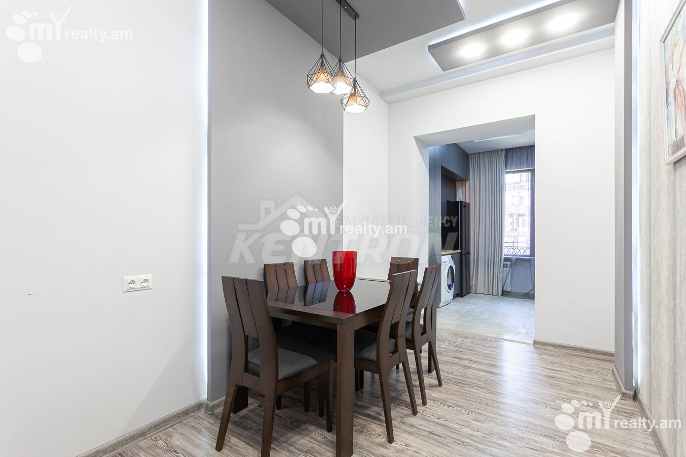 3 սենյականոց բնակարան  Մաշտոցի պող, Կենտրոն Երևան, 155939