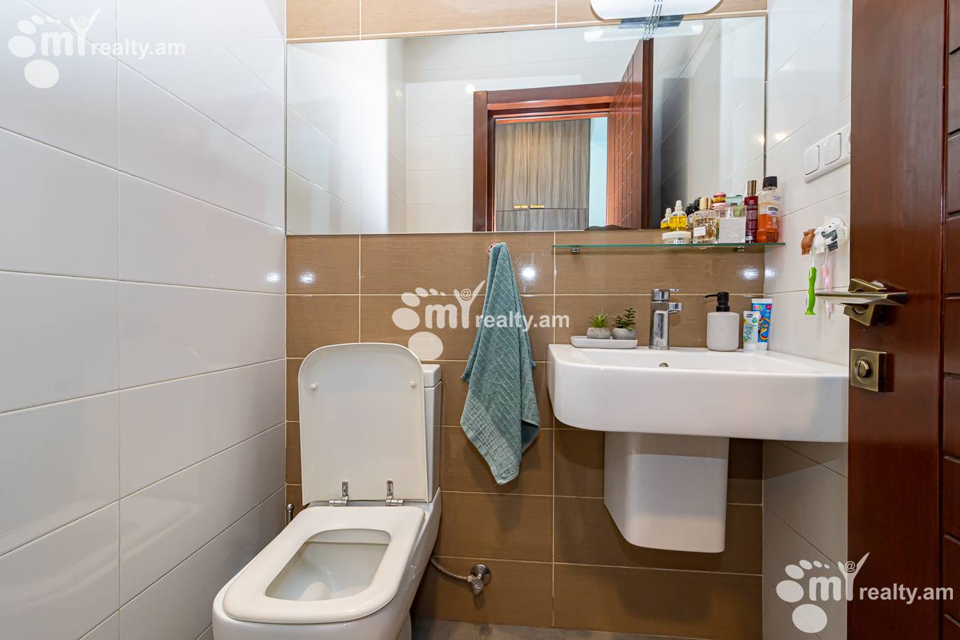 3 bedroom apartment for sale خیابان هِراتسی, مرکز شهر ایروان, 143129