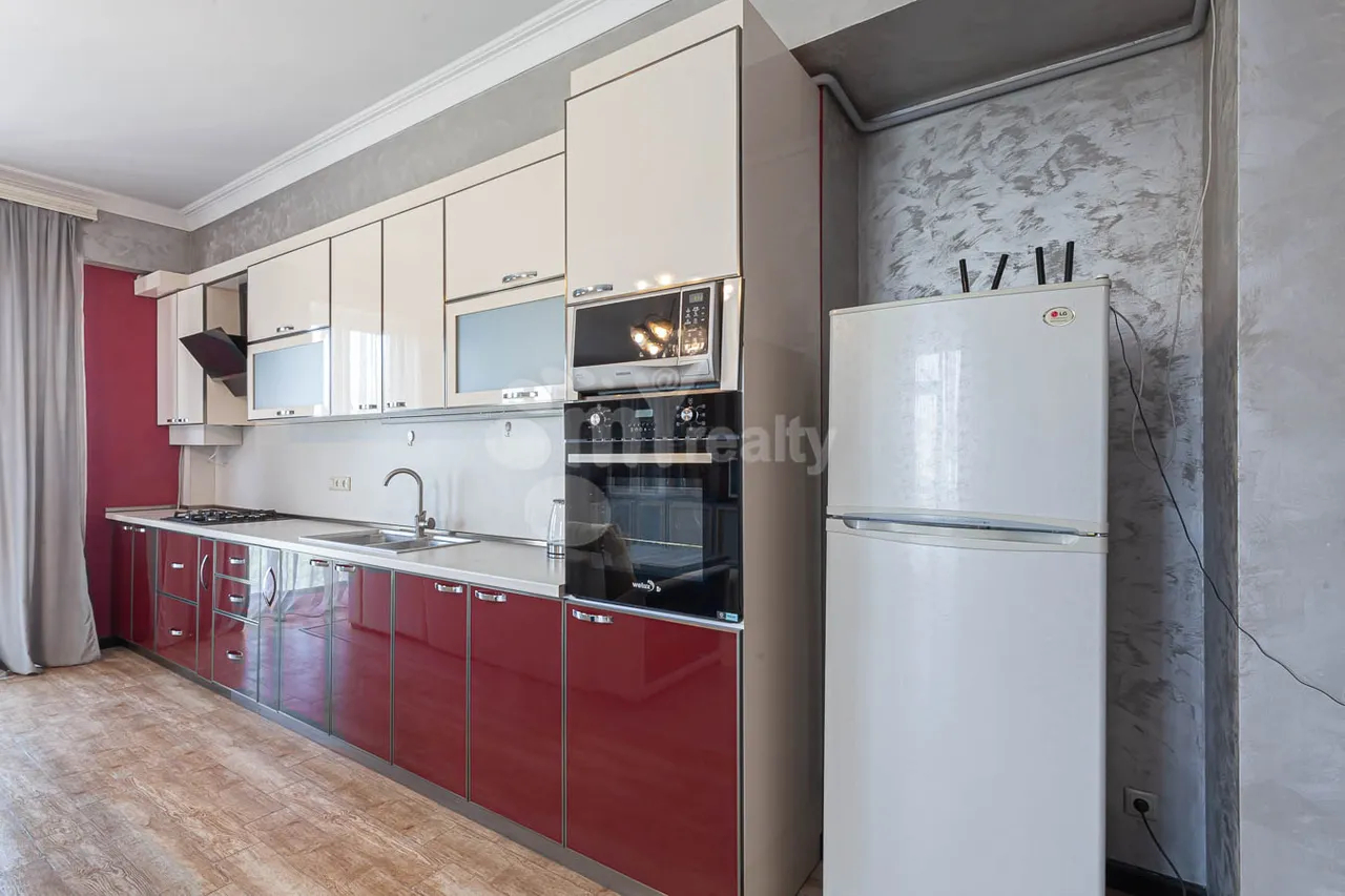 3 bedroom apartment for rent خیابان ماشتوتس, مرکز شهر ایروان, 158798