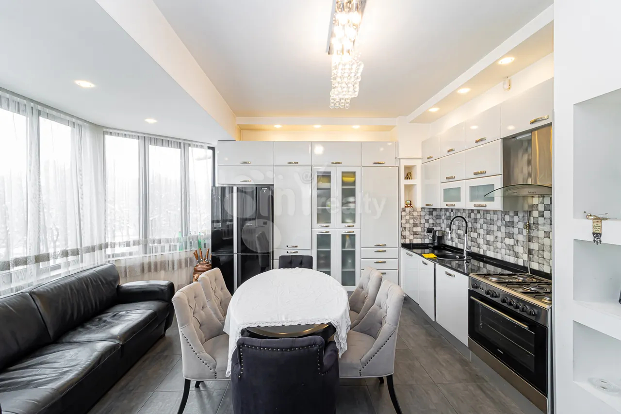 4 bedroom apartment for rent A.Manukyan St, Center Yerevan, 159915