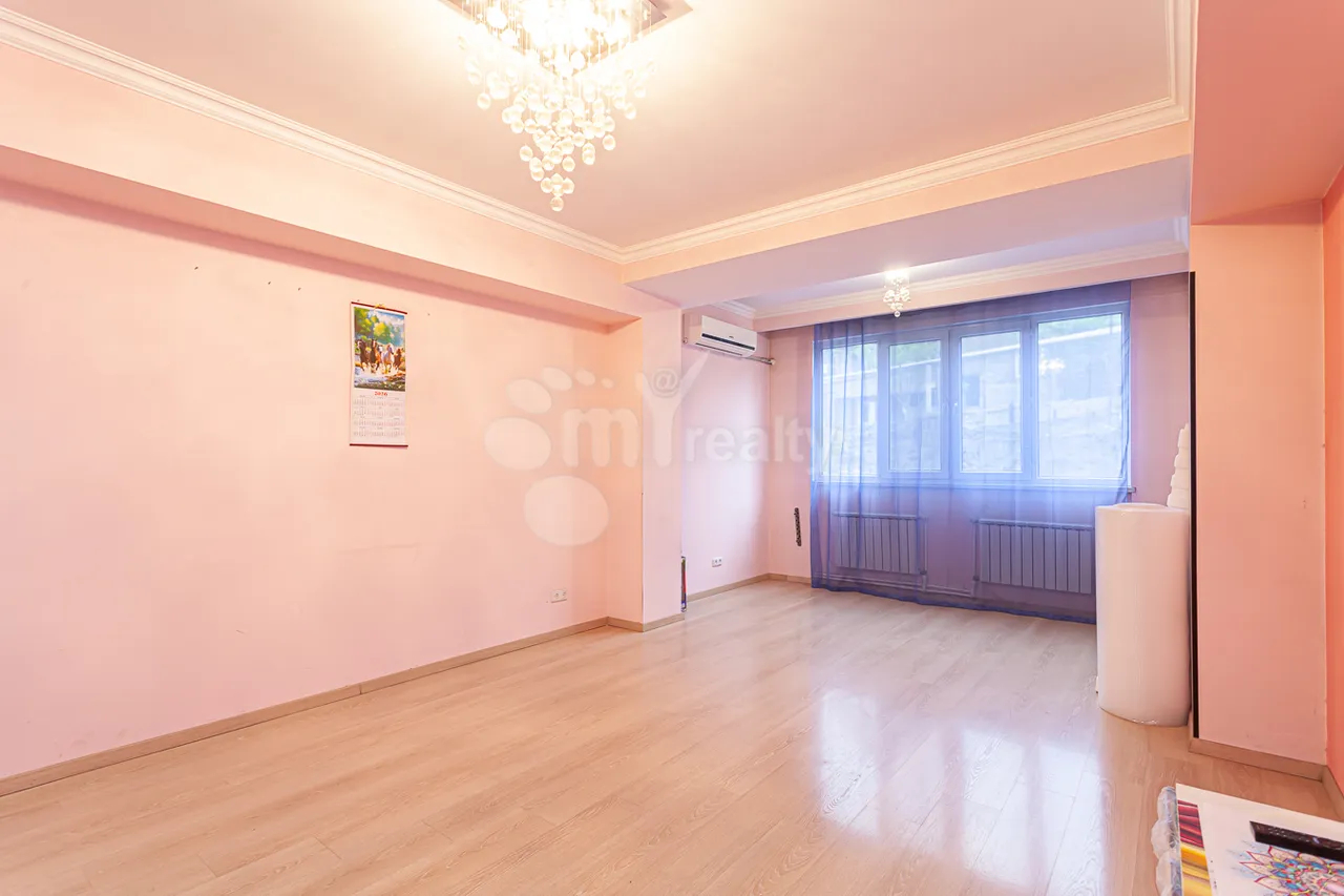 3 bedroom apartment for sale Tsovakal Isakov Ave, Center Yerevan, 160401