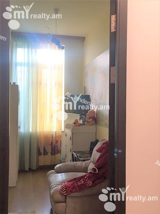 4 սենյականոց բնակարան  Նալբանդյան փող, Կենտրոն Երևան, 122412