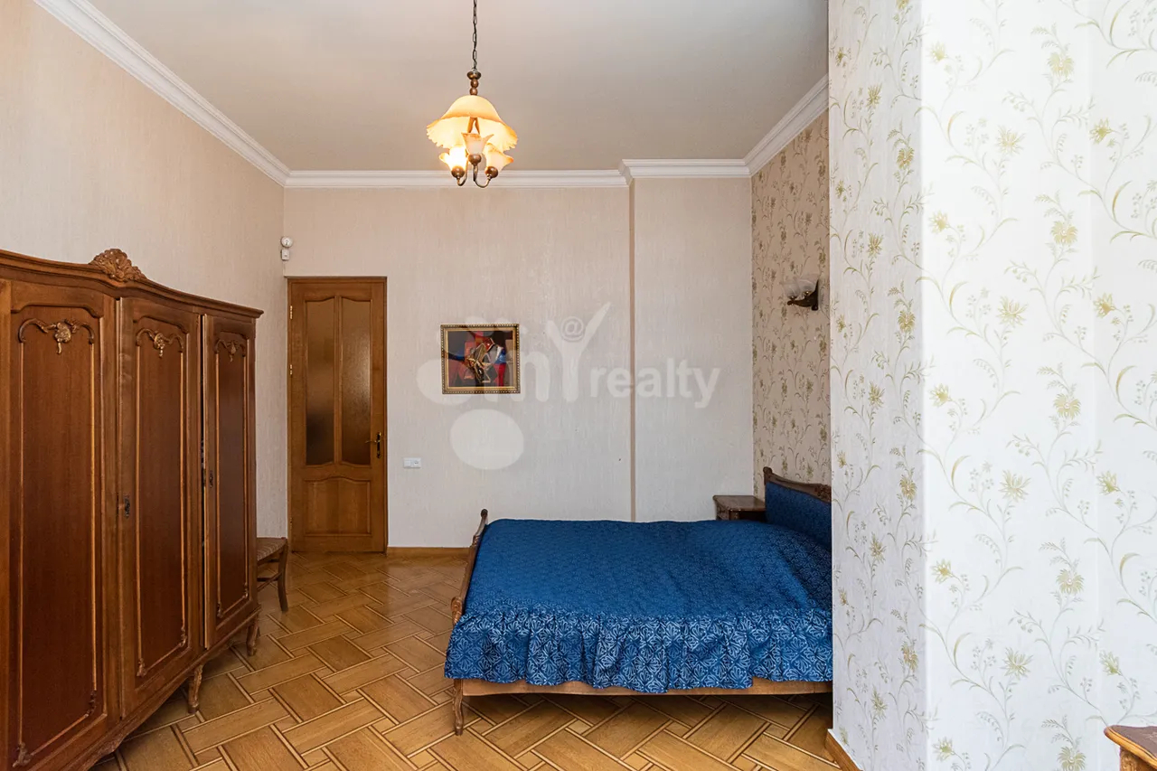 5 bedroom apartment for sale خیابان نعلبندیان, مرکز شهر ایروان, 160686
