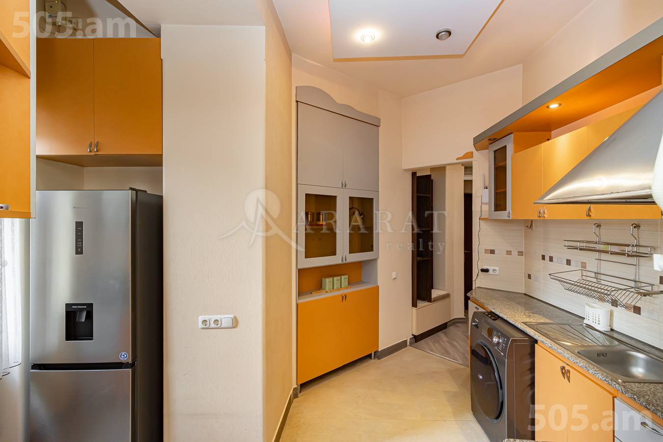 3 սենյականոց բնակարան  Մաշտոցի պող, Կենտրոն Երևան, 147755