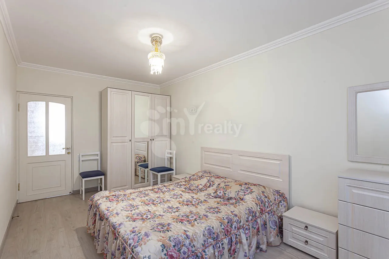 3 bedroom apartment for rent Mashtots Ave, Center Yerevan, 159963