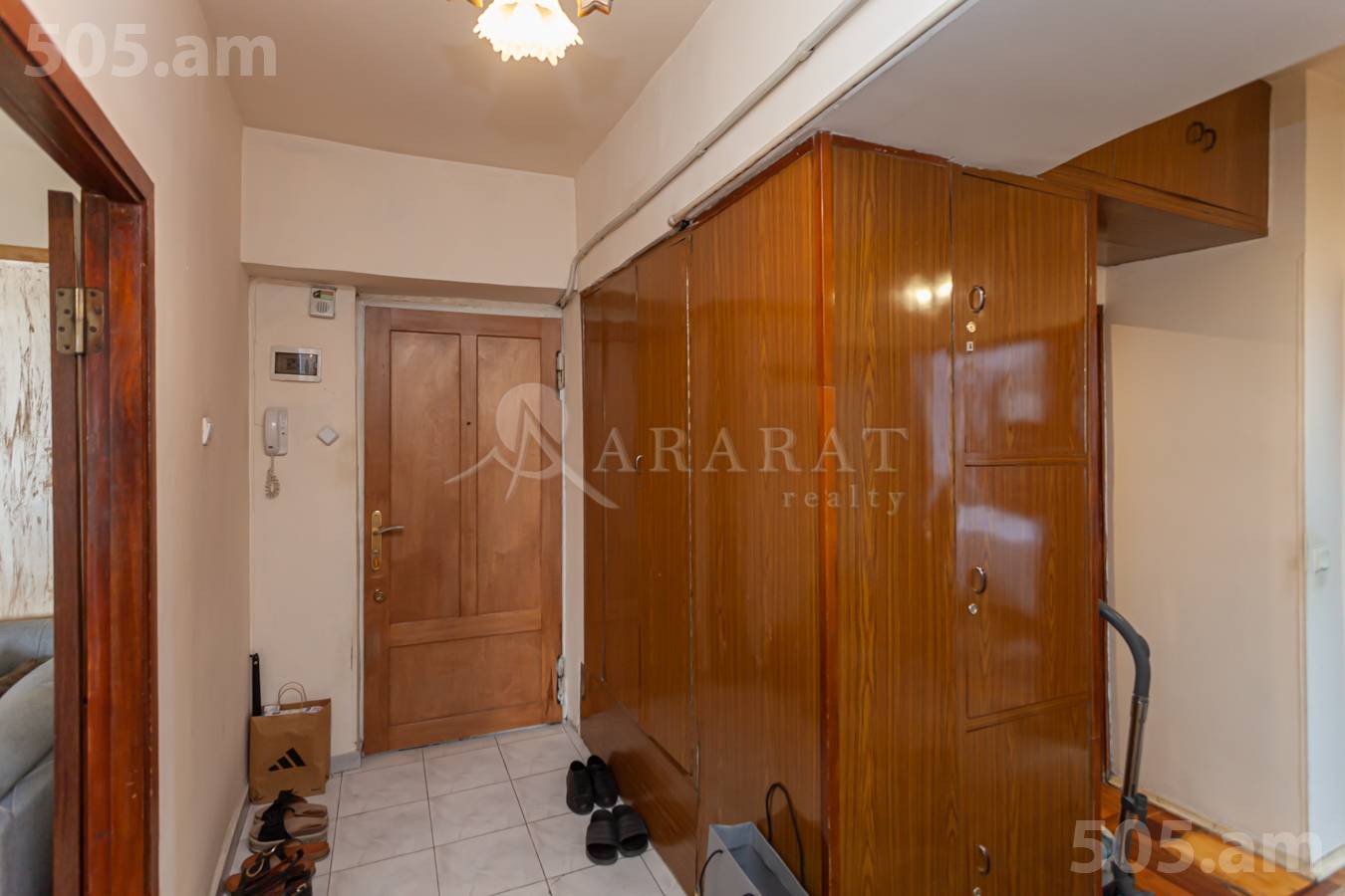 Купить 3 комнатную квартиру Саят-Нова пр, Центр Ереван, 150919