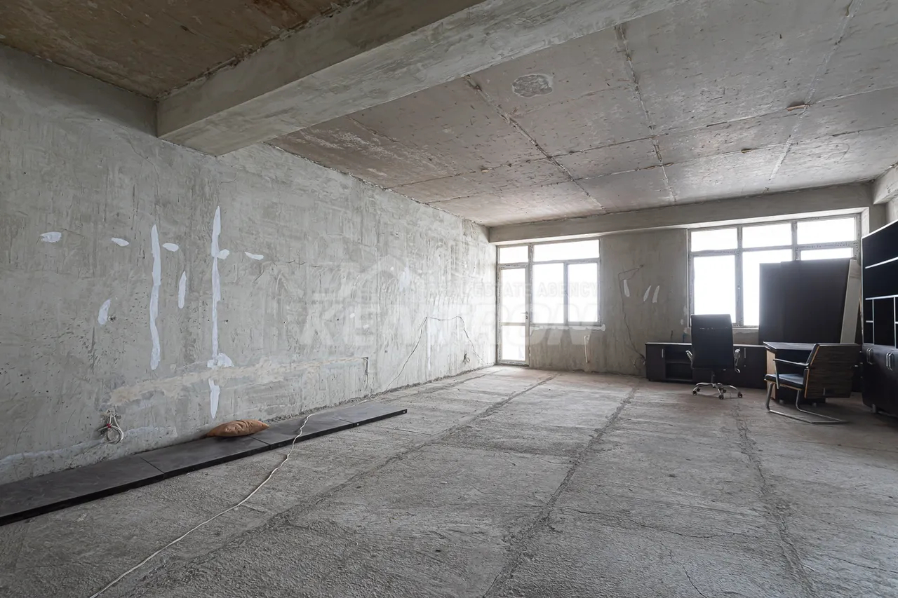 4 bedroom apartment for sale خیابان تِسی تِسِرناکابِرد, مرکز شهر ایروان, 159228