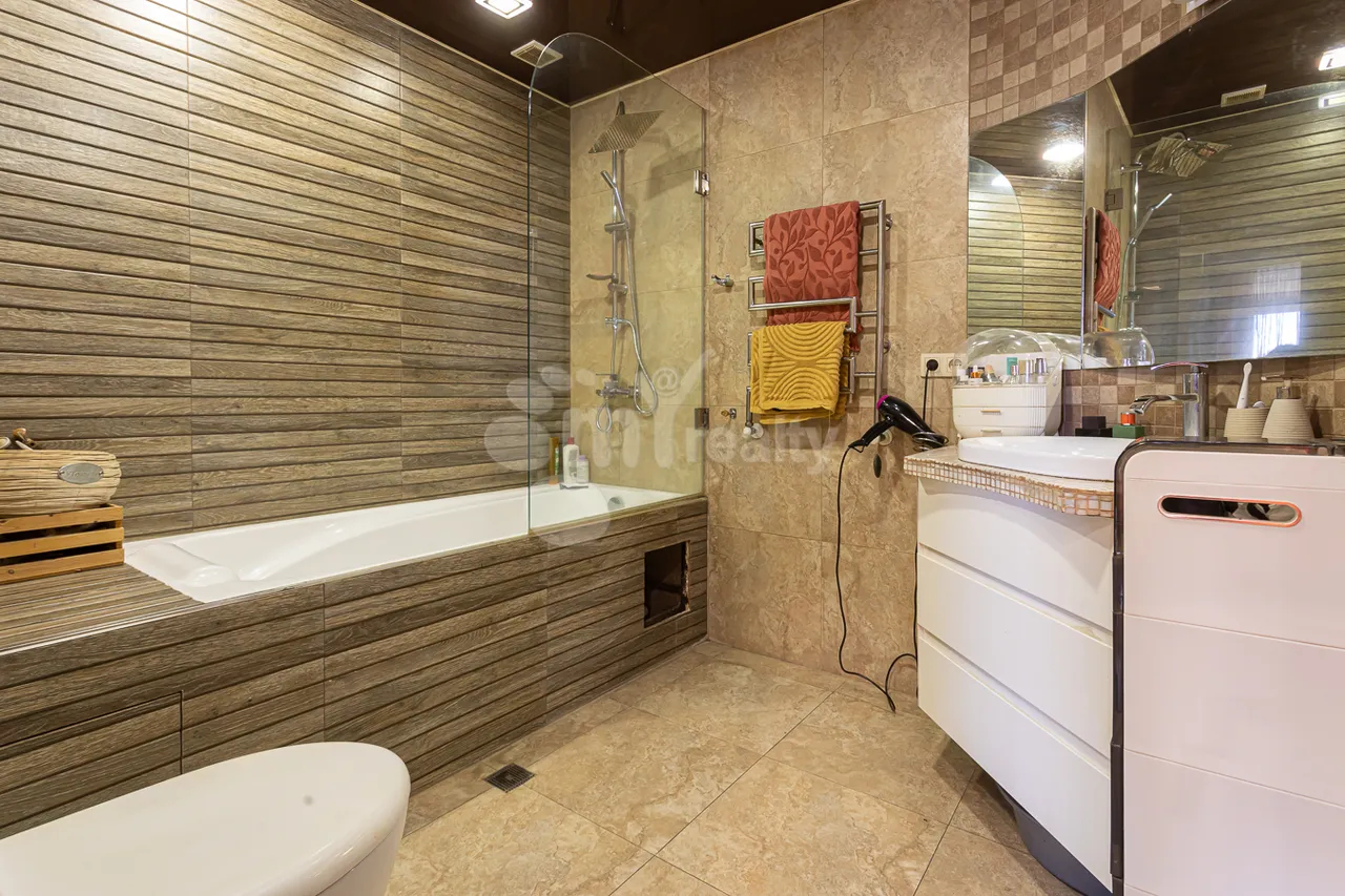 4 bedroom apartment for sale Mashtots Ave, Center Yerevan, 159618