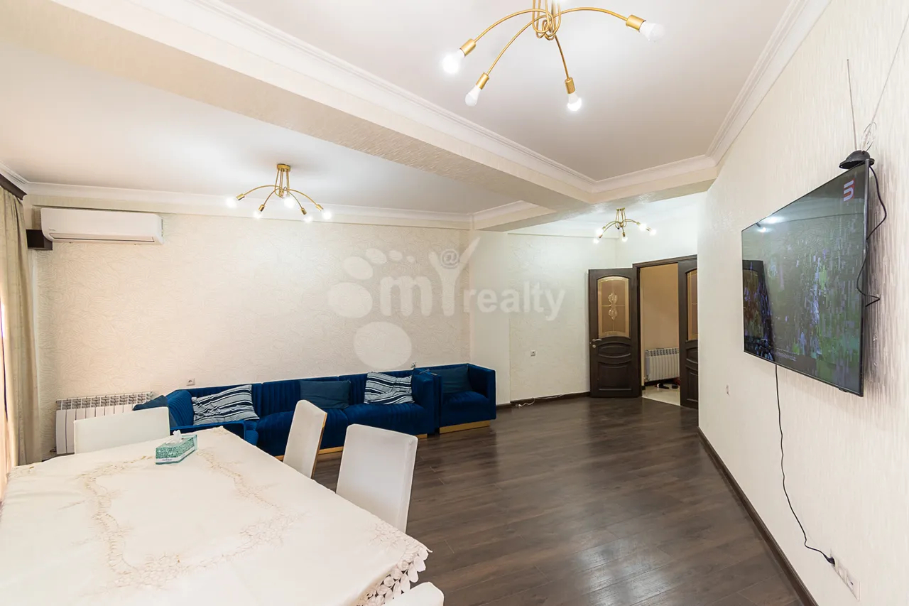 3 bedroom apartment for sale خیابان آنتارایین, مرکز شهر ایروان, 160385
