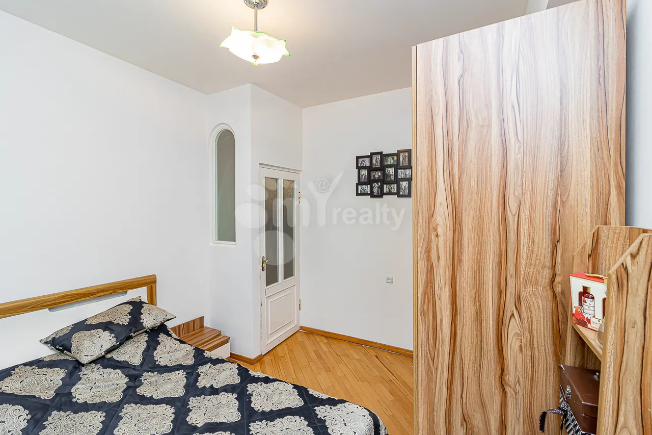 4 bedroom apartment for sale Abovyan St, Center Yerevan, 159935
