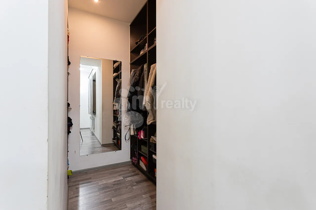 4 bedroom apartment for sale Hanrapetutyan St, Center Yerevan, 159015