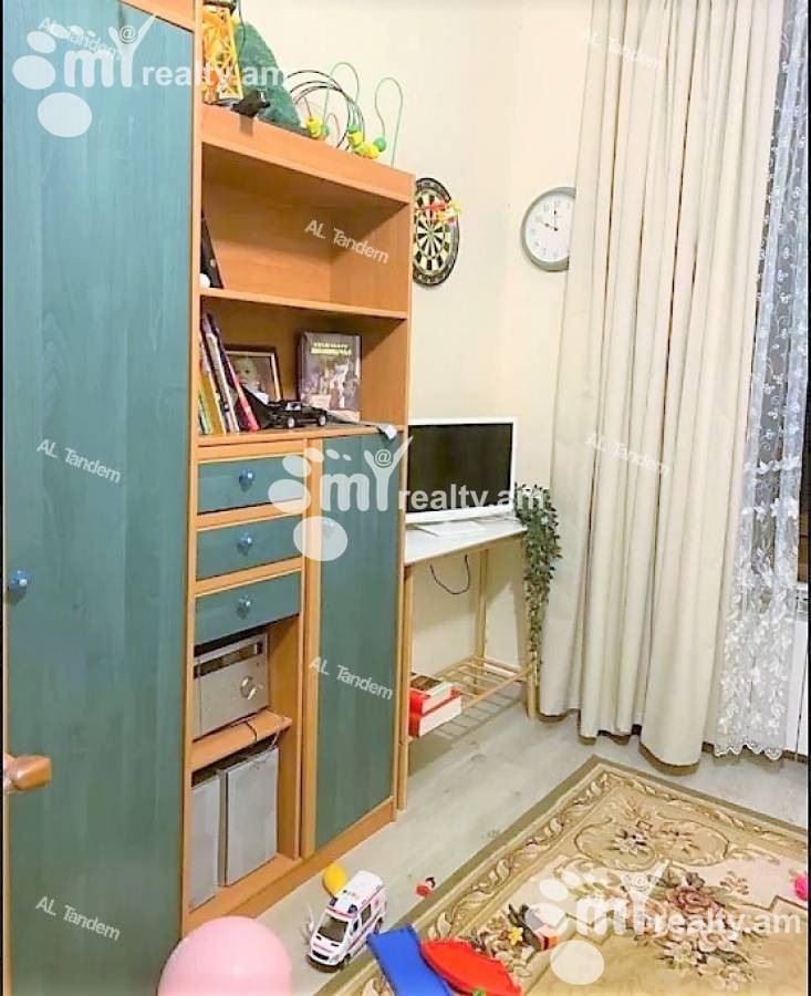 4 bedroom apartment for sale Hanrapetutyan St, Center Yerevan, 125081