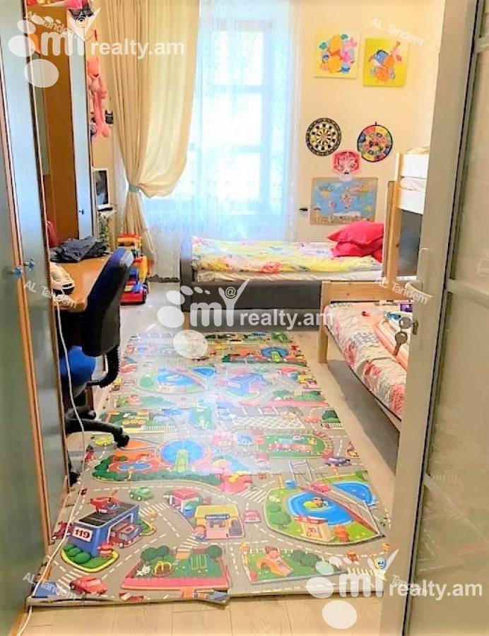 4 bedroom apartment for sale Hanrapetutyan St, Center Yerevan, 125081