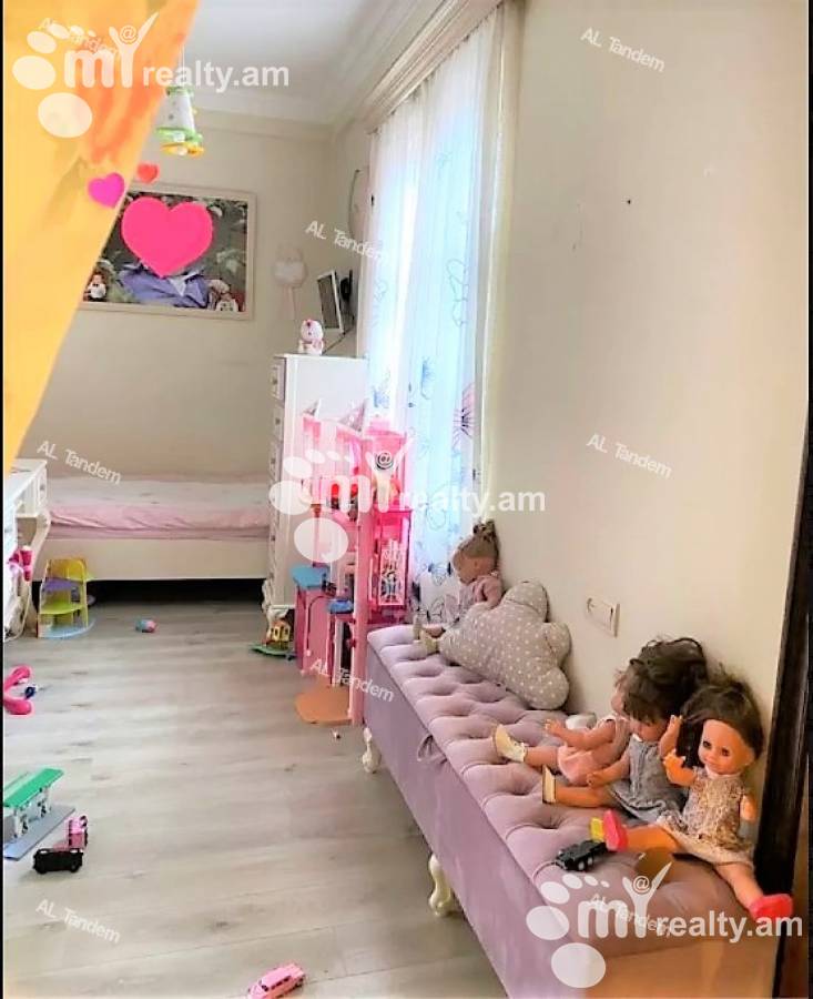 4 bedroom apartment for sale Hanrapetutyan St, Center Yerevan, 125081