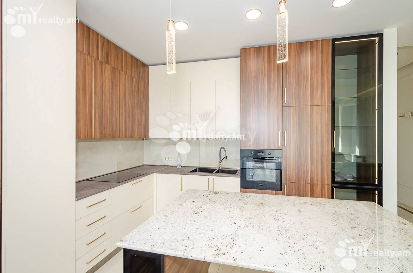 4 սենյականոց բնակարան վարձով Անտառային, Գ.Էմինի փող., Կենտրոն Երևան, 153304