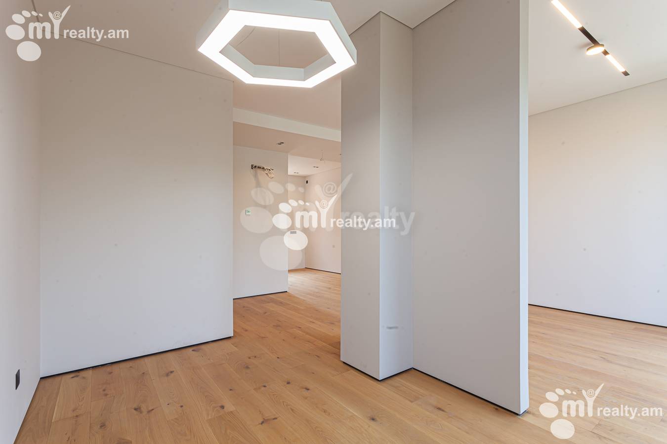 3 bedroom apartment for rent M.Khorenatsi St, Center Yerevan, 156451