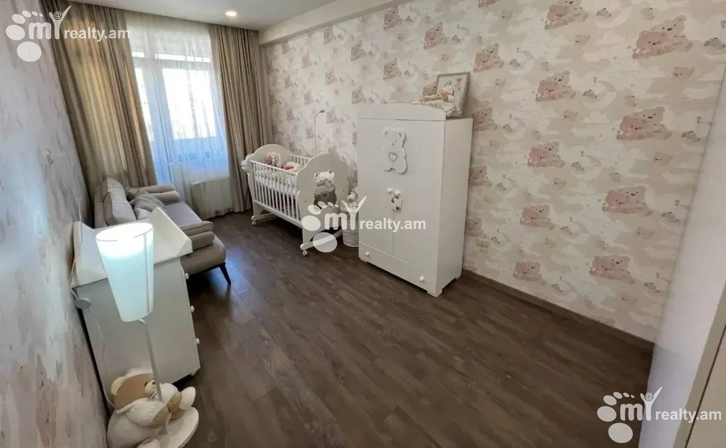 3 սենյականոց բնակարան  Դ. Դեմիրճյան փող, Կենտրոն Երևան, 161196
