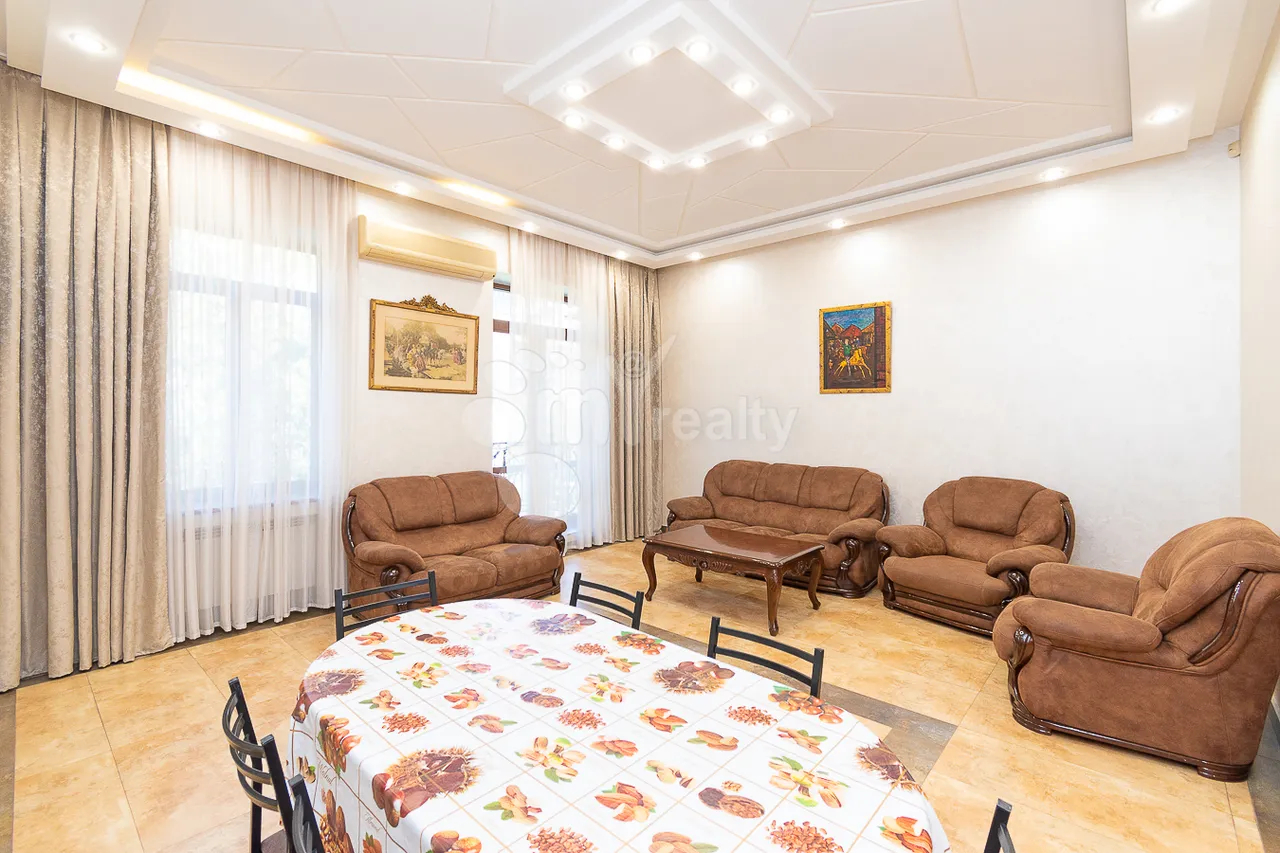 5 bedroom apartment for rent Nalbandyan St, Center Yerevan, 161916