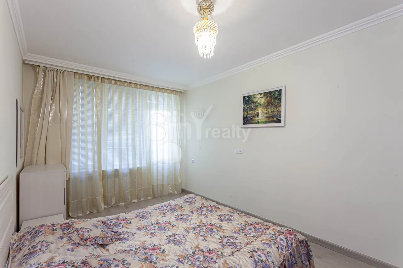 3 bedroom apartment for rent Mashtots Ave, Center Yerevan, 159963