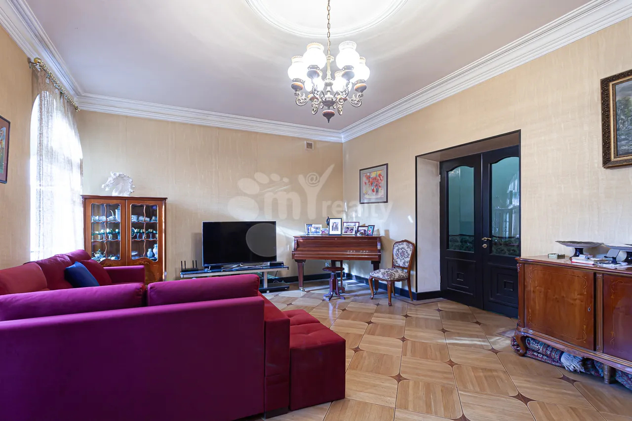 3 bedroom apartment for sale Baghramyan Ave (Kentron), Center Yerevan, 161298