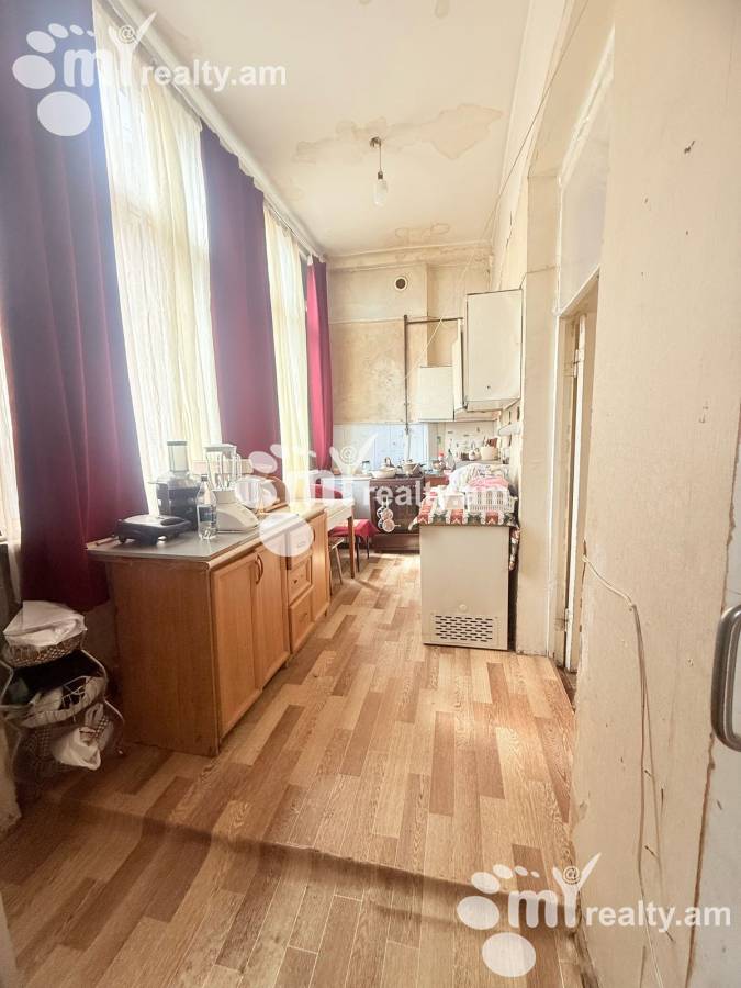 2 սենյականոց բնակարան  Պարոնյան փող, Կենտրոն Երևան, 156558