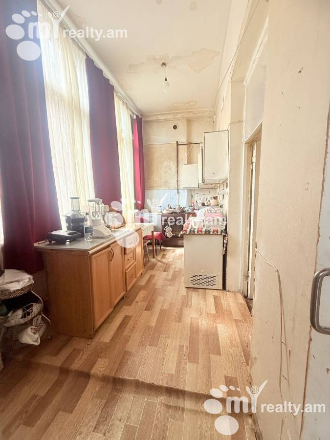 2 սենյականոց բնակարան  Պարոնյան փող, Կենտրոն Երևան, 156558