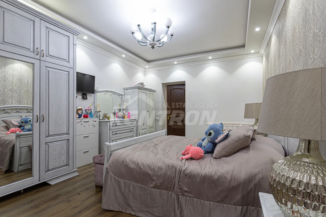 Купить 3 комнатную квартиру Абовян ул, Центр Ереван, 157934