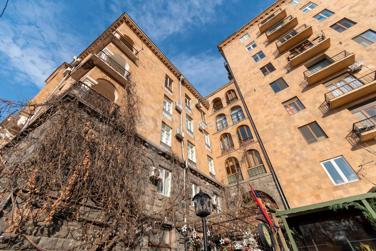3 bedroom apartment for sale Baghramyan Ave (Kentron), Center Yerevan, 158738