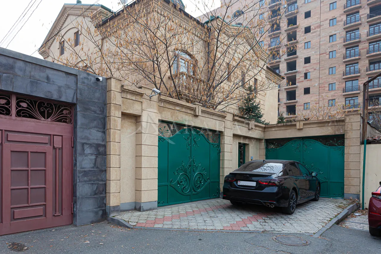 House for sale Pirumyans St, Davtachène Yerevan, 157262