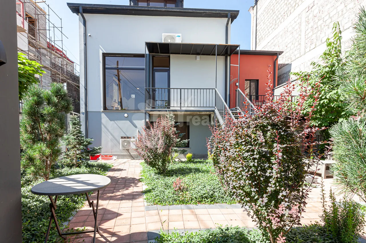 House for sale Fizkulturnikner St, Center Yerevan, 157326