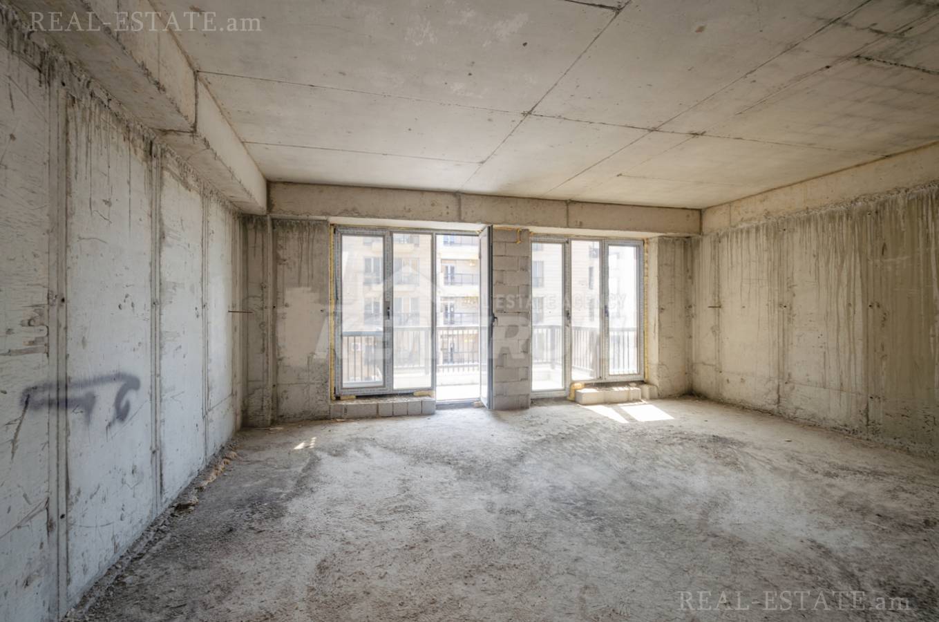 3 bedroom apartment for sale Paronyan St, Center Yerevan, 136720