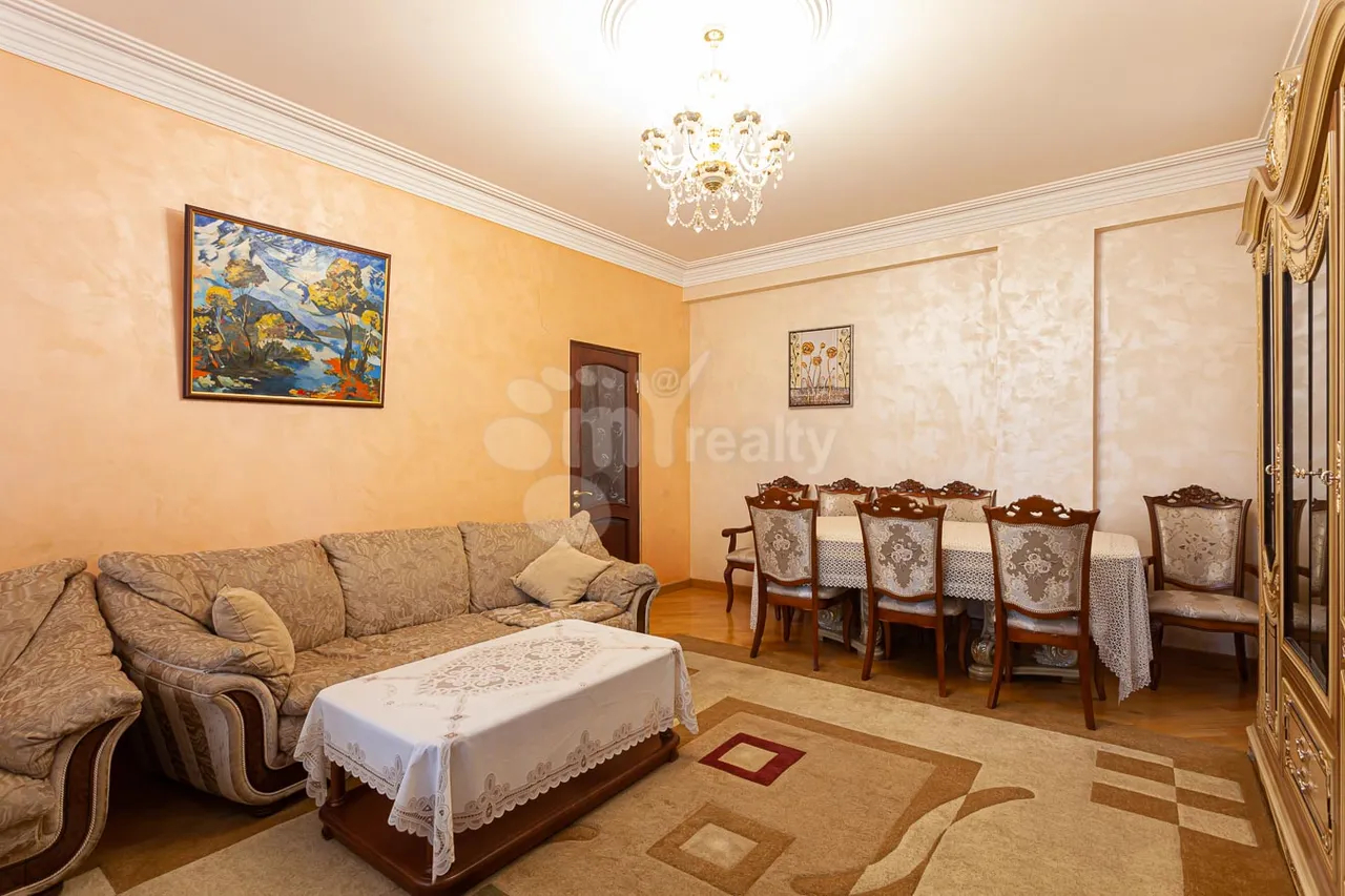 3 bedroom apartment for sale خیابان هامباردزومیان, عربگیر ایروان, 159978