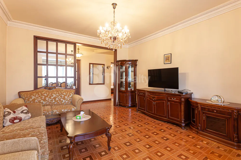 snyat-kvartiru/3-komnatnaya/Sayat-Nova+Ave/Center/Yerevan