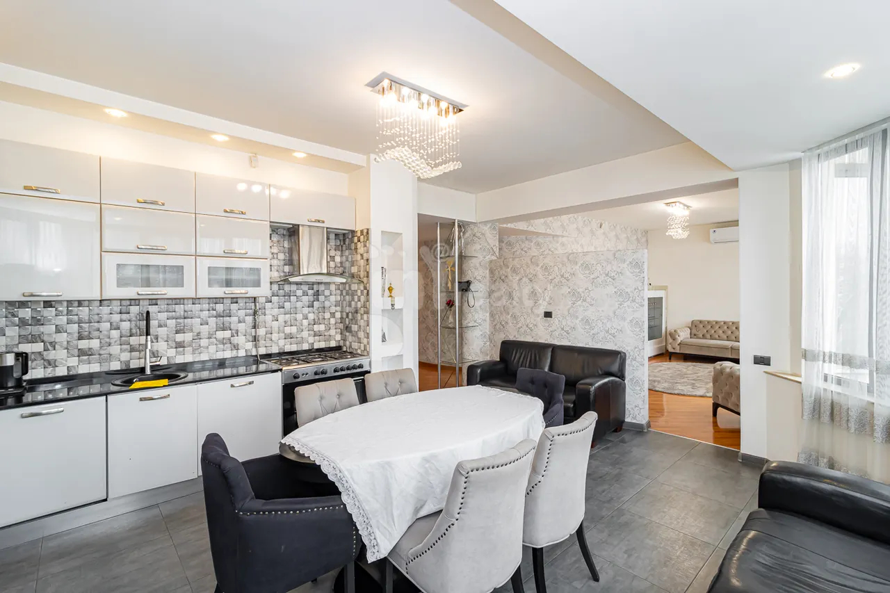 4 bedroom apartment for rent A.Manukyan St, Center Yerevan, 159915