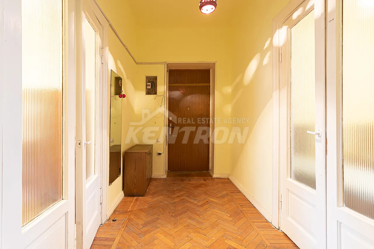 3 bedroom apartment for sale Charents St, Center Yerevan, 157410
