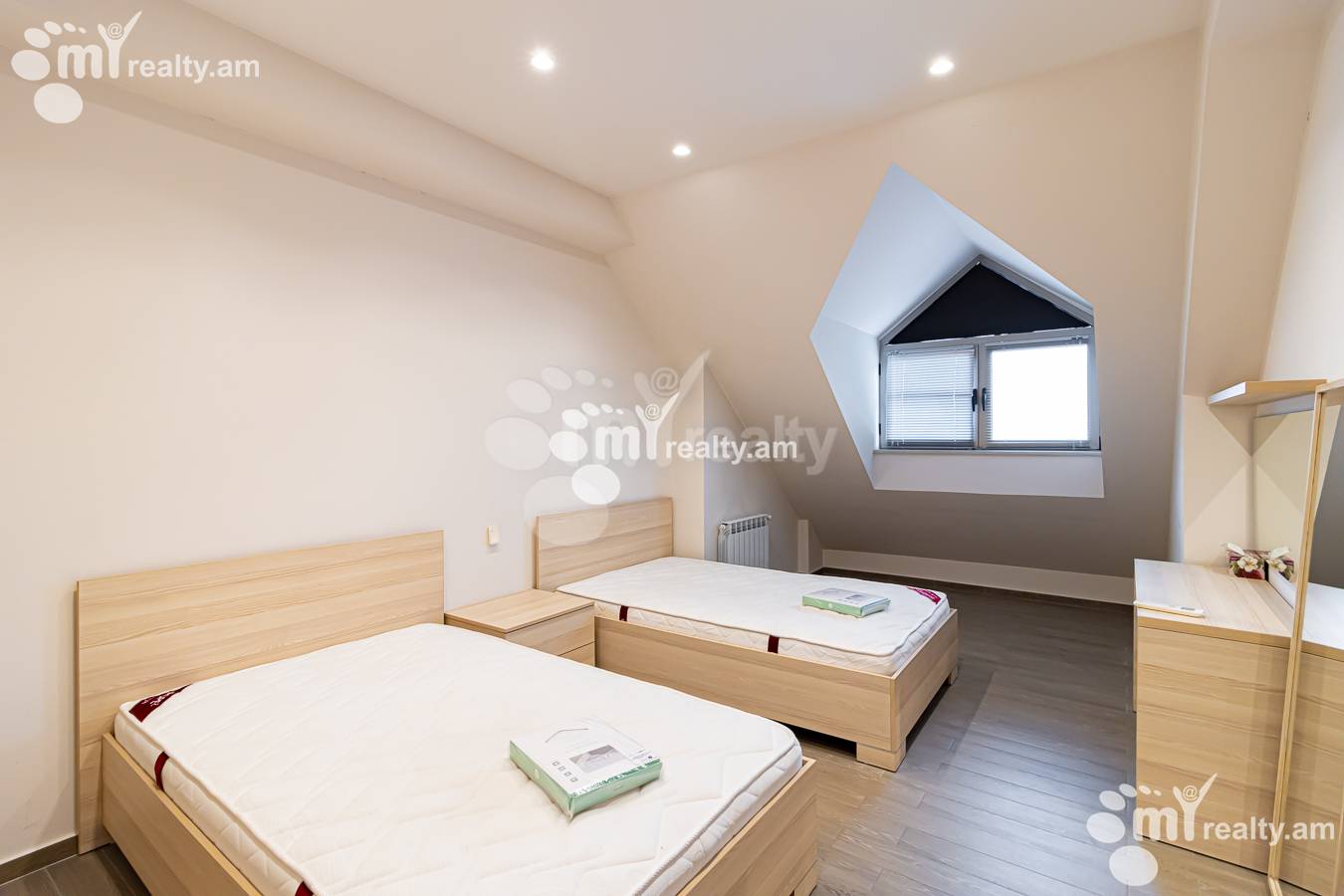 Купить 3 комнатную квартиру Антараин ул, Центр Ереван, 154424